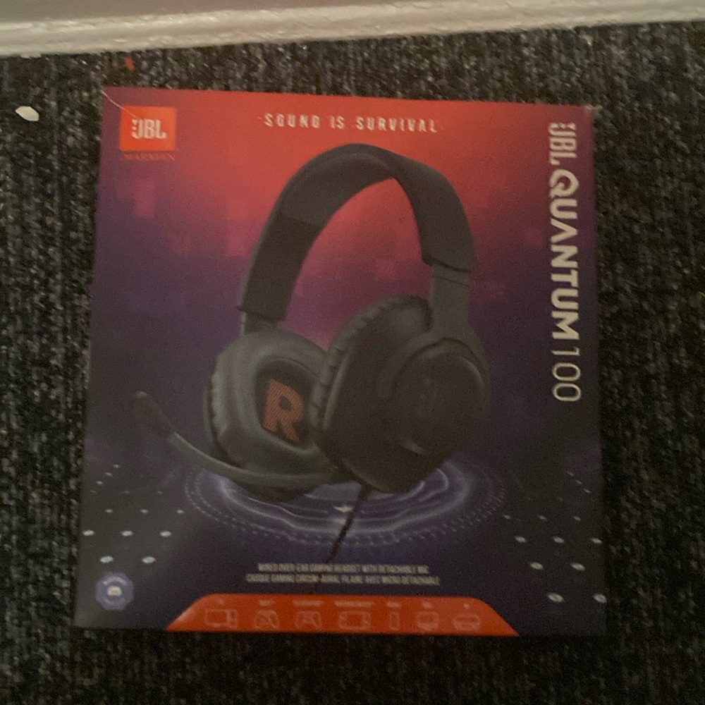 JBL Quantum 100 headphones